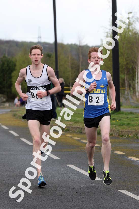 Senior mens relay, Elswick Good Friday Road Races. Photo: David T. Hewitson/Sports for All Pics